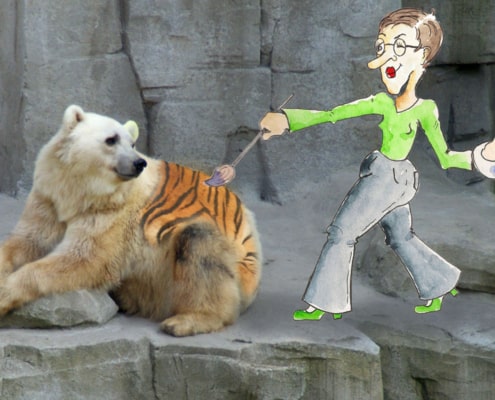 Monika malt einen Eisbären mit Tigermuster an.